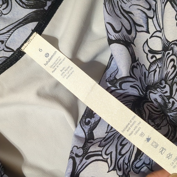 Lululemon Wunder Under crop hi-rise size 6 - Picture 5 of 12